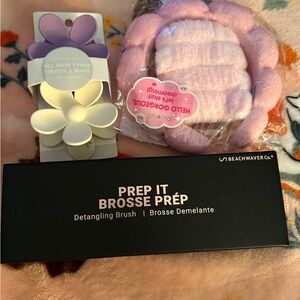 Beachwaver Co. Detangling Brush and Hair Accessories Set